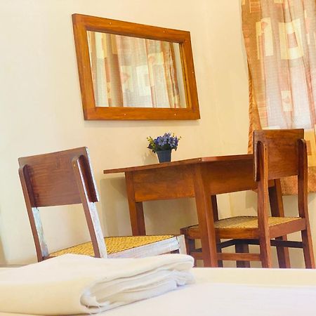 Hotel Waves Hikkaduwa Esterno foto