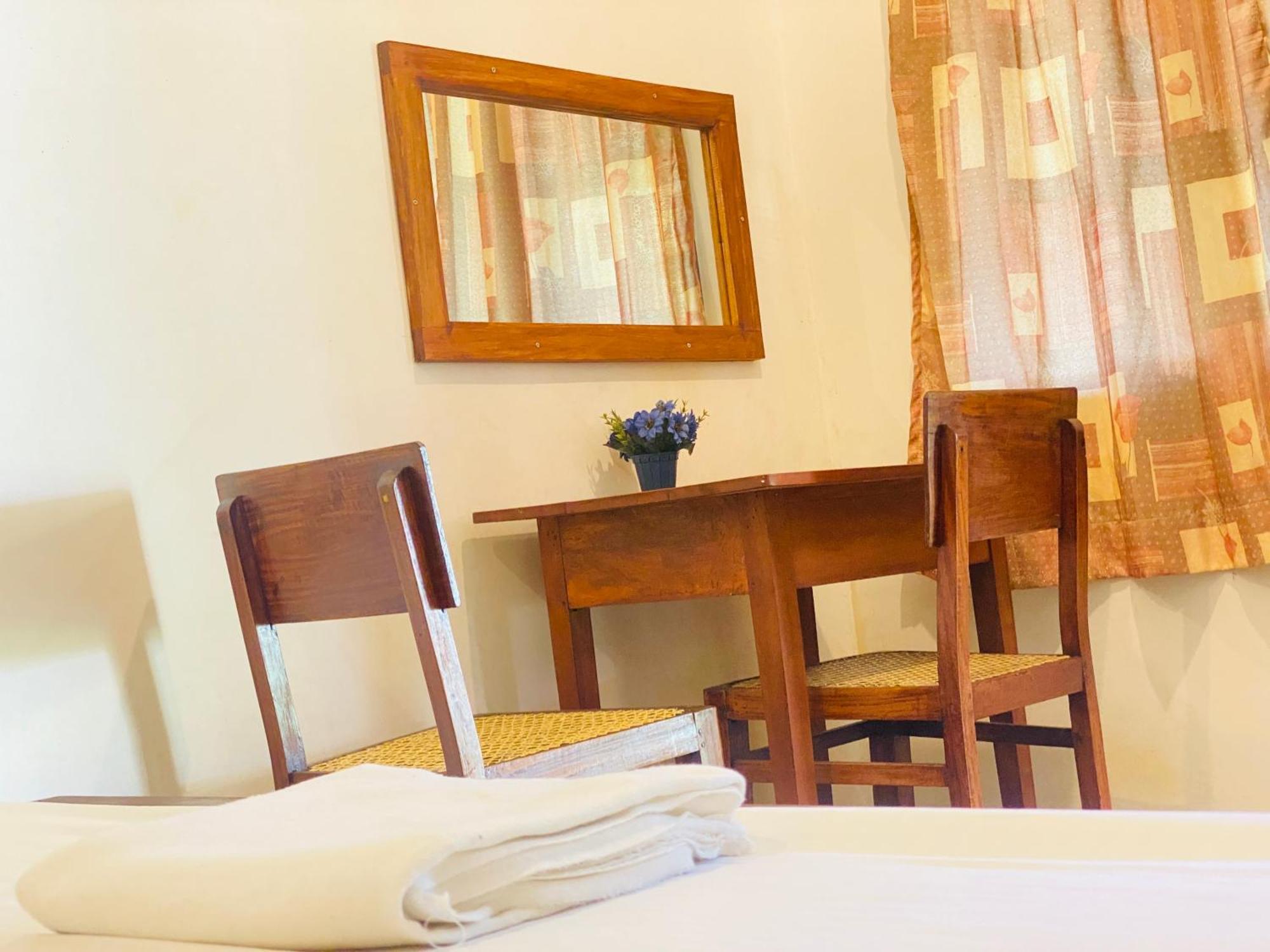 Hotel Waves Hikkaduwa Esterno foto