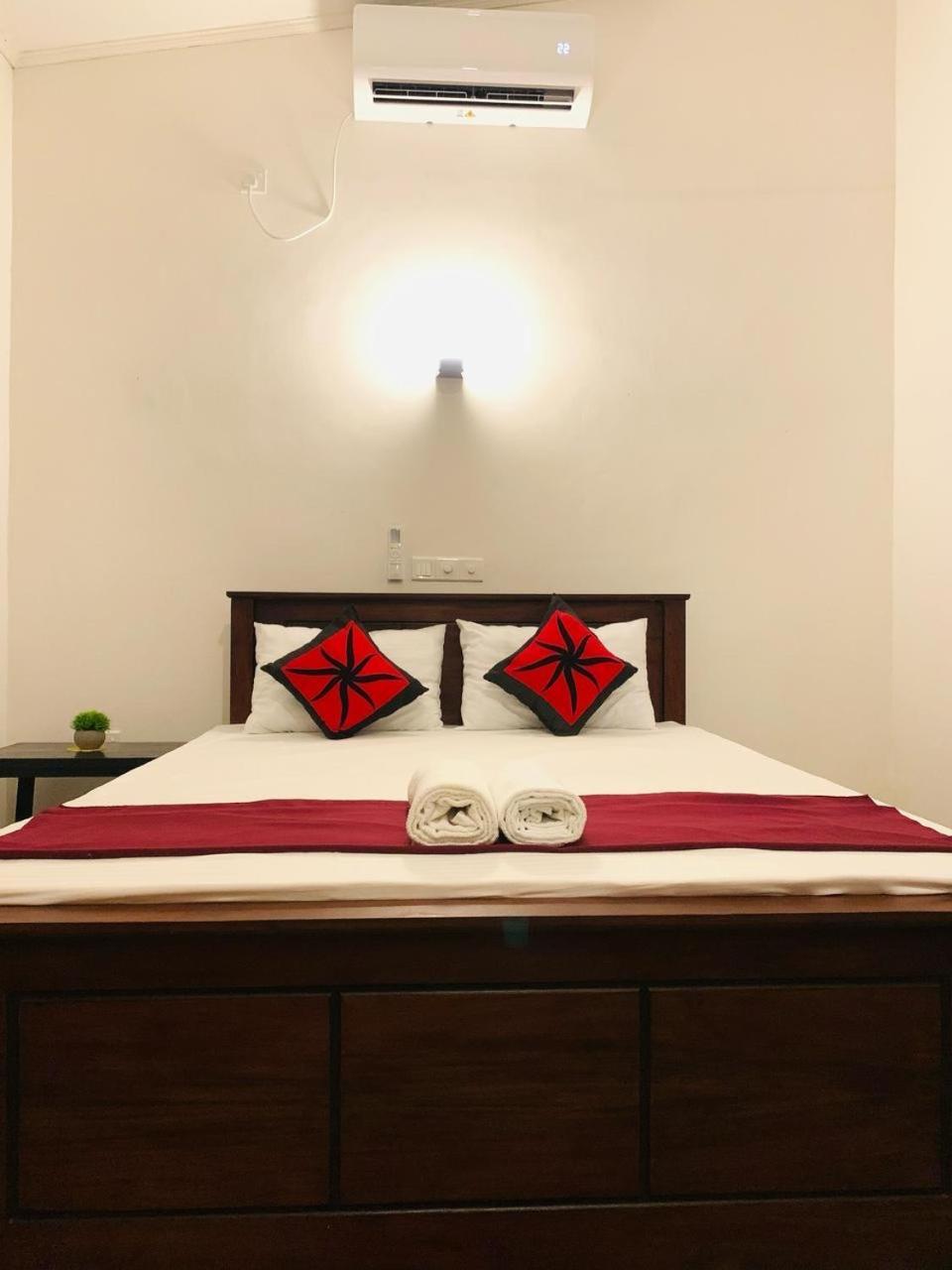Hotel Waves Hikkaduwa Esterno foto